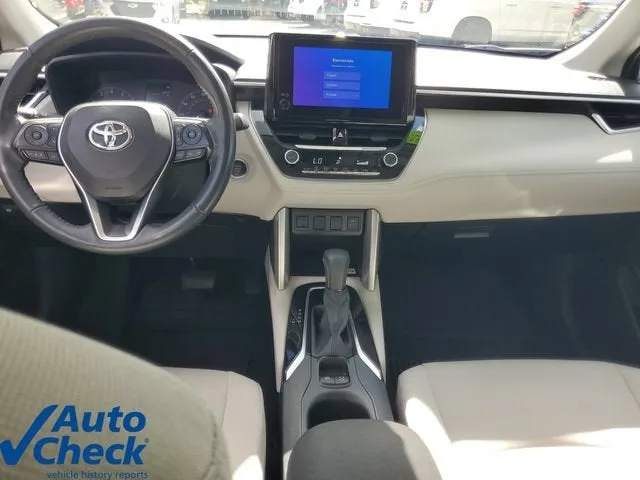 2023 Toyota Corolla Cross LE photo 15