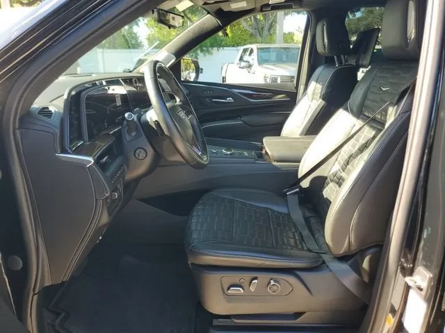 2023 Cadillac Escalade ESV 4WD Sport Platinum photo 17