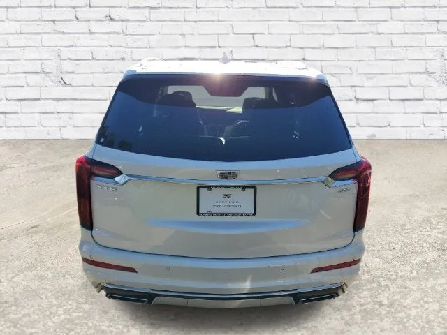 2025 Cadillac XT6 Premium Luxury photo 3