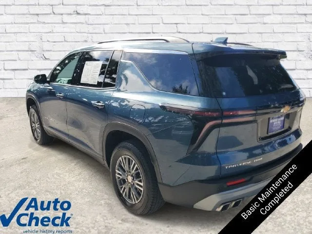 2026 Chevrolet Traverse LT photo 2
