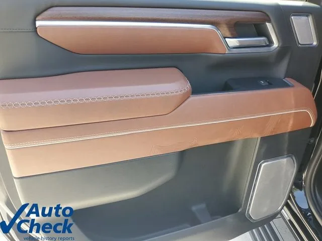 2025 GMC Sierra 2500 HD Denali Ultimate photo 13