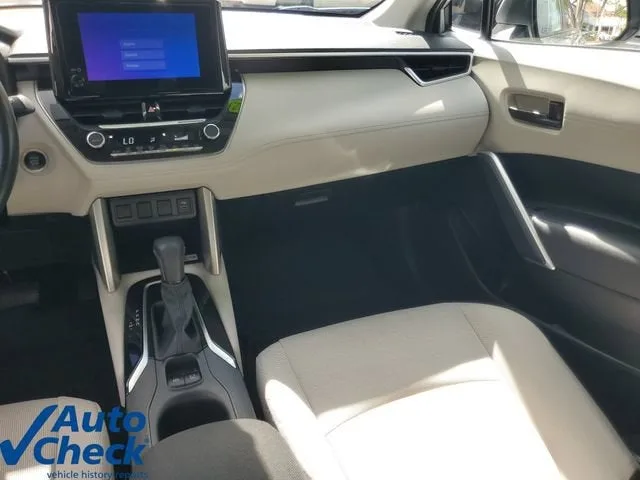 2023 Toyota Corolla Cross LE photo 16