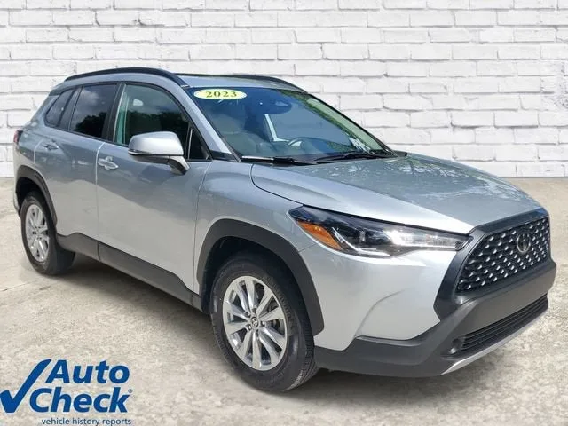2023 Toyota Corolla Cross LE photo 5