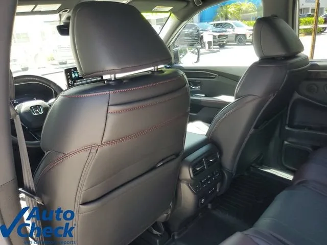2025 Honda Pilot Black Edition photo 15