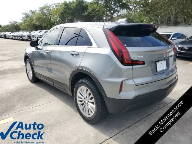 2024 Cadillac XT4 Luxury photo 2