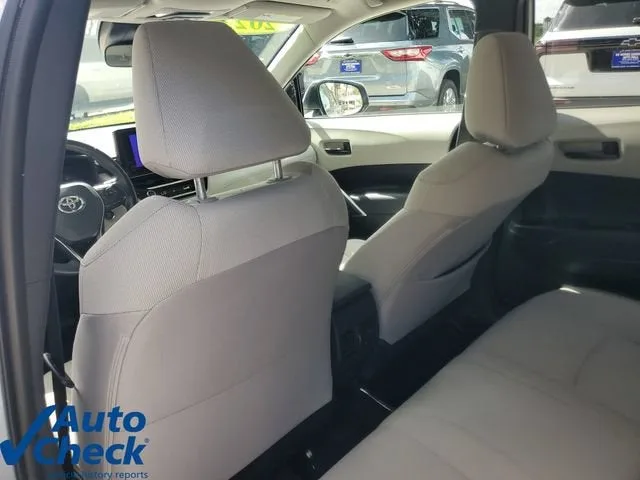 2023 Toyota Corolla Cross LE photo 13