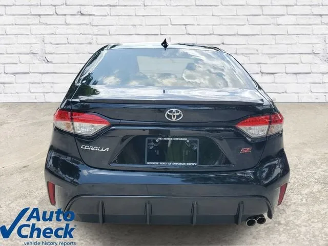 2024 Toyota Corolla SE photo 3