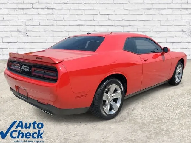 2022 Dodge Challenger SXT photo 4
