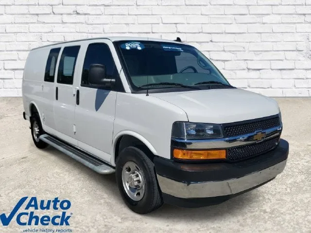 2025 Chevrolet Express Cargo WT photo 5