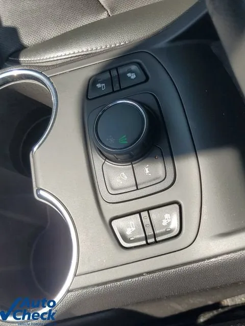 2023 GMC Terrain SLT photo 28