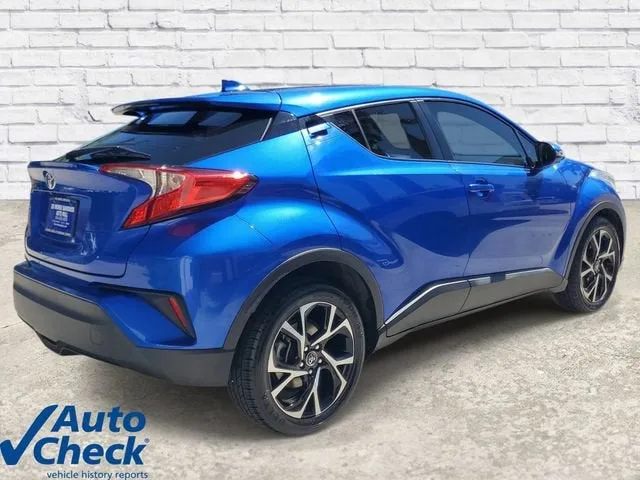 2019 Toyota C-HR XLE photo 4