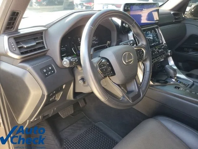 2025 Lexus LX 700h Overtrail photo 21