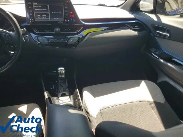2019 Toyota C-HR XLE photo 14
