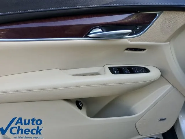 2017 Cadillac XT5 Luxury FWD photo 19