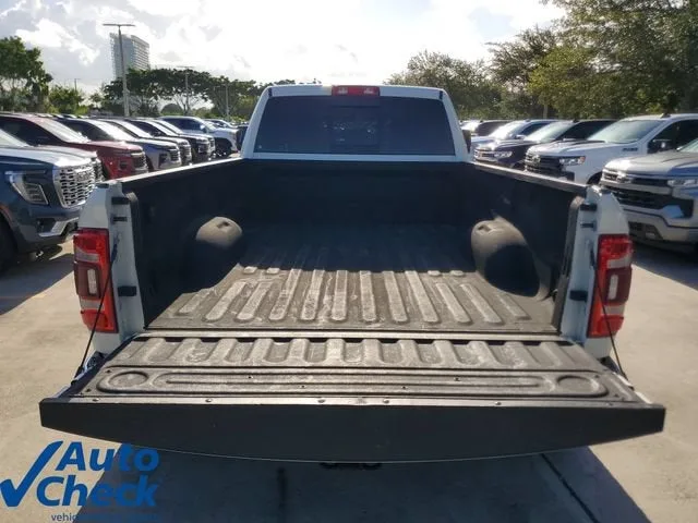 2023 RAM 3500 Laramie Crew Cab 4x4 8' Box photo 11