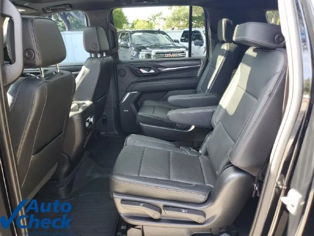 2022 GMC Yukon XL Denali photo 13