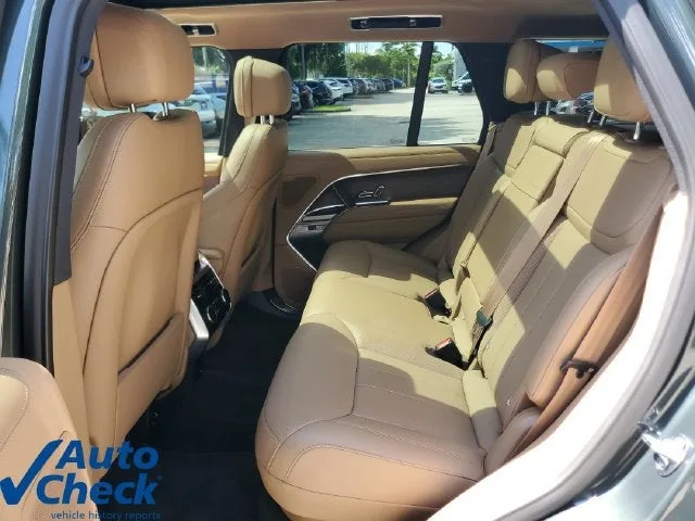 2025 Land Rover Range Rover P530 SE photo 11