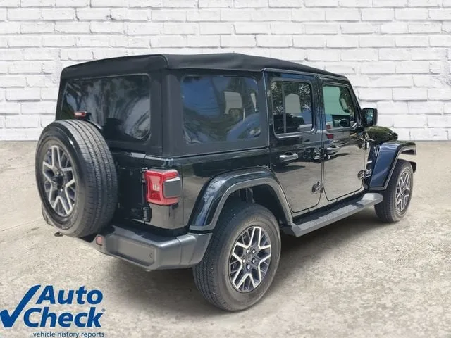 2024 Jeep Wrangler Sahara photo 4