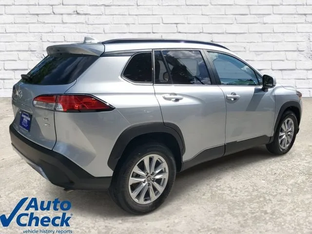 2023 Toyota Corolla Cross LE photo 4