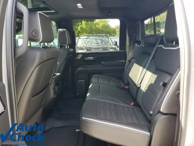 2024 GMC Sierra 2500 HD AT4X photo 10