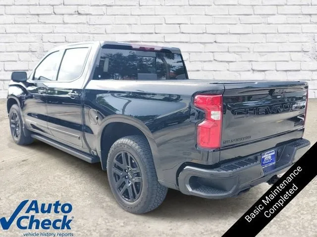 2024 Chevrolet Silverado 1500 High Country photo 2