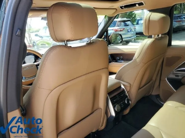 2025 Land Rover Range Rover P530 SE photo 12