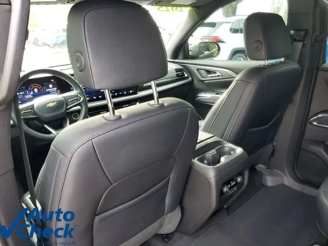 2025 Chevrolet Traverse LT photo 14