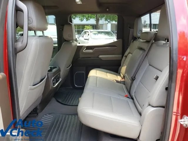 2024 GMC Sierra 1500 SLT photo 9