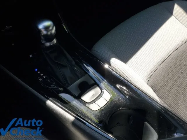 2019 Toyota C-HR XLE photo 25