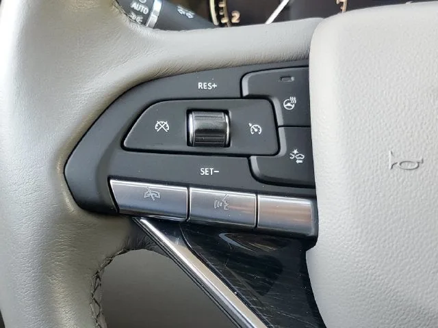 2025 Cadillac XT6 Premium Luxury photo 25