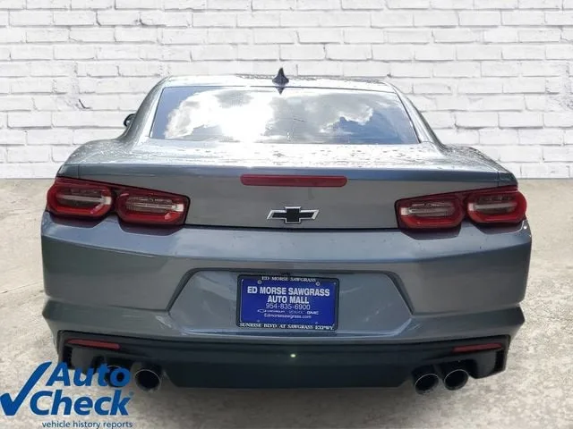 2021 Chevrolet Camaro LT1 photo 3