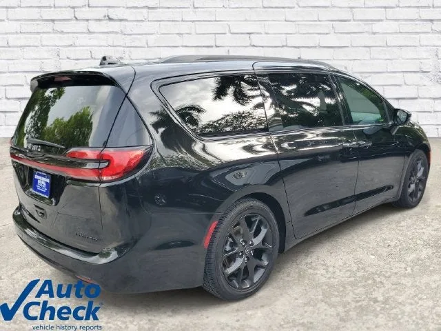 2026 Chrysler Pacifica Limited photo 4