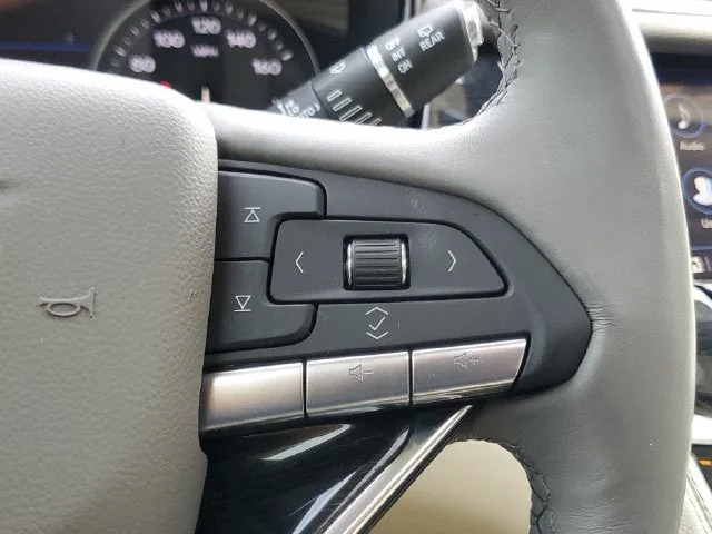 2025 Cadillac XT6 Premium Luxury photo 25
