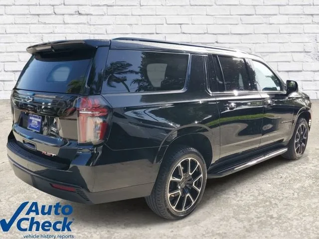 2023 Chevrolet Suburban RST photo 4