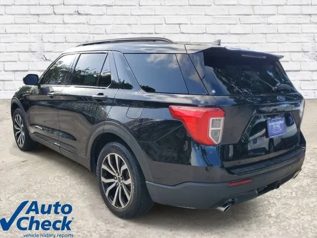 2022 Ford Explorer ST-Line photo 2