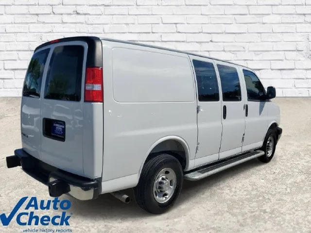 2025 Chevrolet Express Cargo WT photo 4
