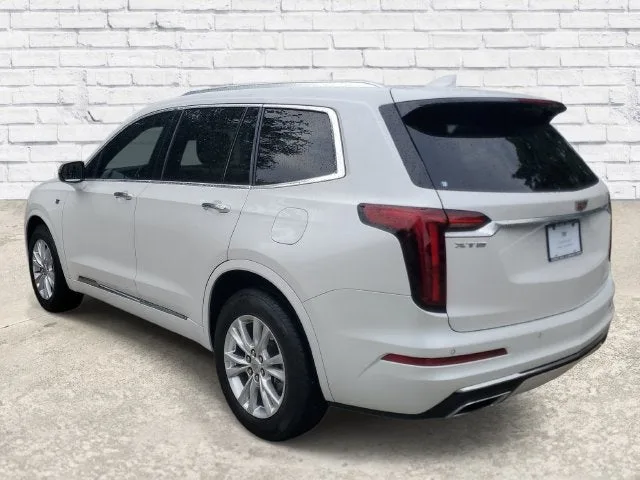 2024 Cadillac XT6 Luxury photo 2