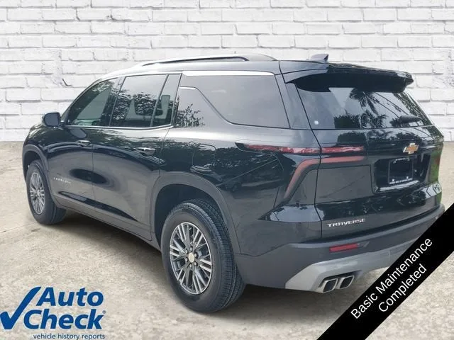 2025 Chevrolet Traverse LT photo 2