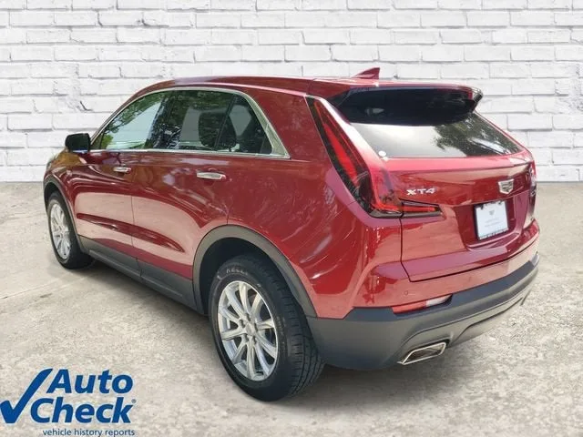 2023 Cadillac XT4 Luxury photo 2