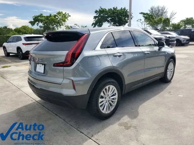 2024 Cadillac XT4 Luxury photo 4