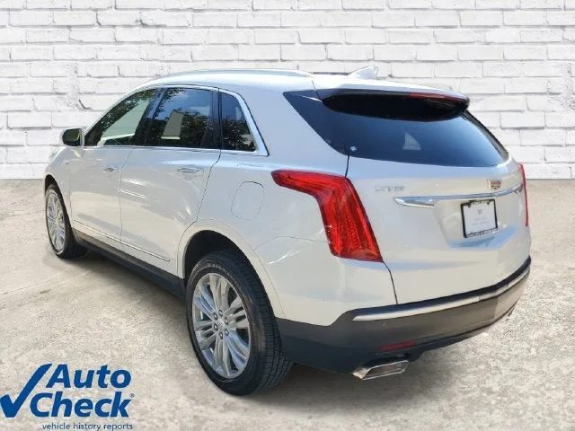 2018 Cadillac XT5 Premium Luxury FWD photo 2