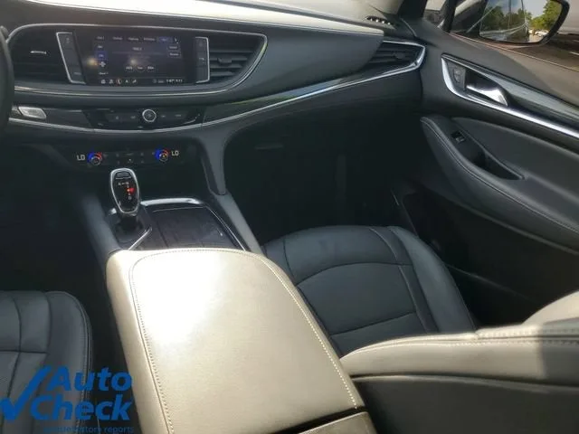 2021 Buick Enclave Essence photo 16