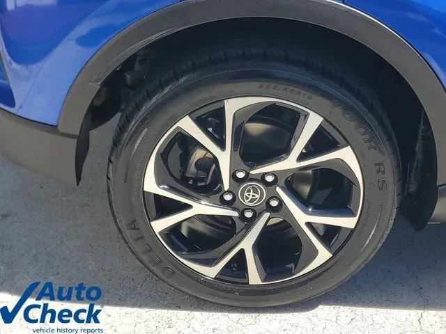 2019 Toyota C-HR XLE photo 8