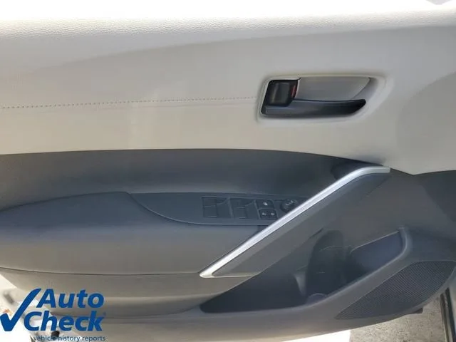 2023 Toyota Corolla Cross LE photo 20