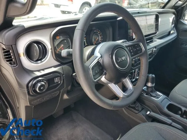 2024 Jeep Wrangler Sahara photo 20