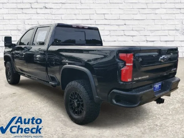 2024 Chevrolet Silverado 2500 HD ZR2 photo 2