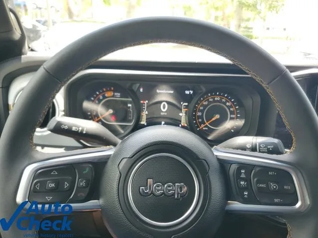 2024 Jeep Wrangler Sahara photo 22