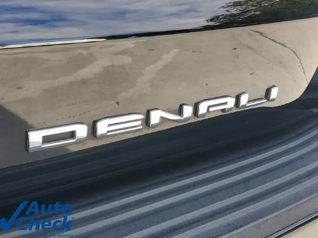 2022 GMC Yukon XL Denali photo 9