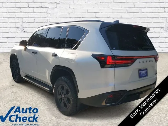 2025 Lexus LX 700h Overtrail photo 2