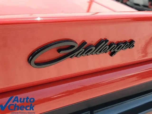 2022 Dodge Challenger SXT photo 9